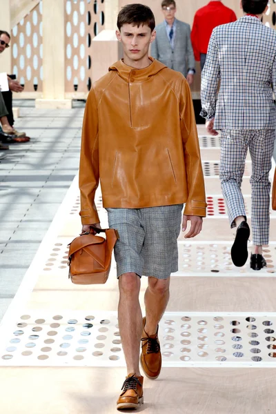 Look 10